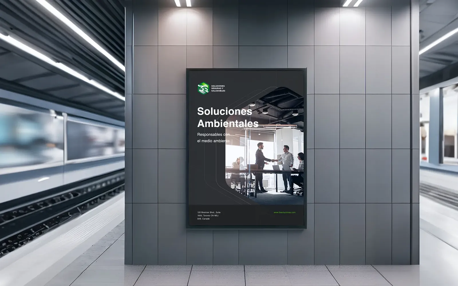 Cartel publicitario de 3S Soluciones "Soluciones ambientales" en una estación